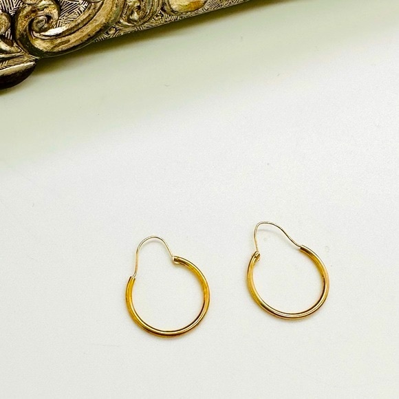 Vintage 14 KT Gold Hoop Dainty Earrings - Picture 7 of 11